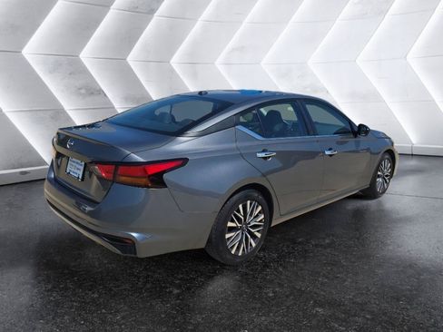 Used 2025 Nissan Altima 2.5 SV FWD image 5