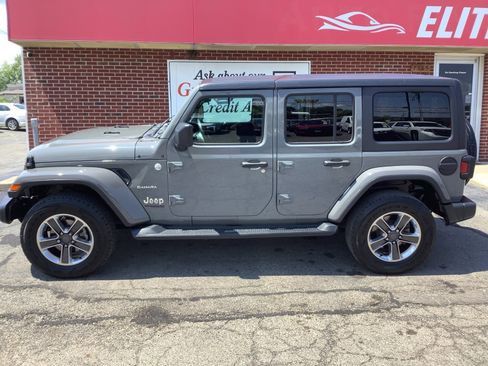 Used 2018 Jeep Wrangler Unlimited Sahara image 2