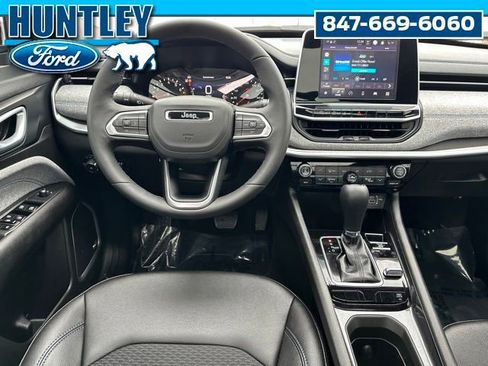 Used 2025 Jeep Compass Latitude w/ Sun & Sound Group image 19