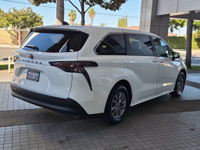 Certified 2026 Toyota Sienna LE FWD image 9