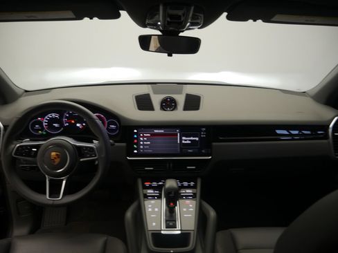 Used 2023 Porsche Cayenne AWD/4WD image 28