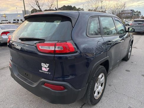 Used 2014 Jeep Cherokee Sport w/ Cold Weather Group image 5