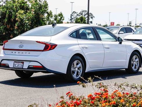 Certified 2022 Hyundai Sonata SE w/ Cargo Package FWD image 5