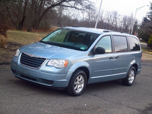 Used 2008 Chrysler Town & Country LX image 23