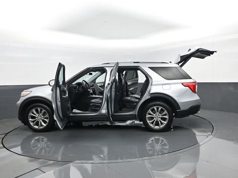 Used 2023 Ford Explorer Limited w/ Equipment Group 301A AWD/4WD image 34