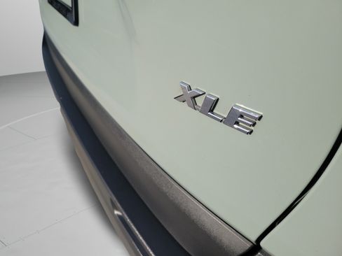 Used 2020 Toyota RAV4 XLE w/ Convenience Package FWD image 29