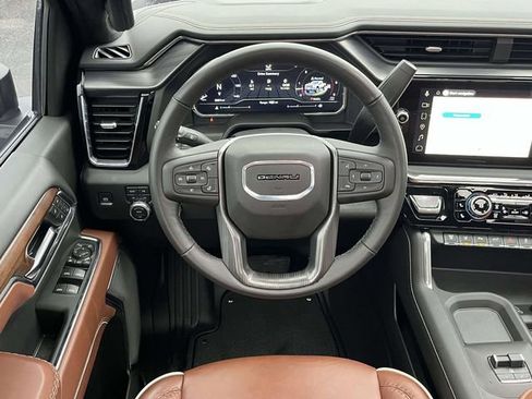 Used 2025 GMC Sierra 2500 Denali Ultimate image 18