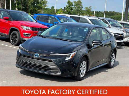 Used 2025 Toyota Corolla LE w/ Convenience Package FWD image 2