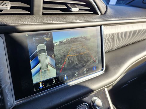 Used 2023 GMC Yukon XL Denali image 4