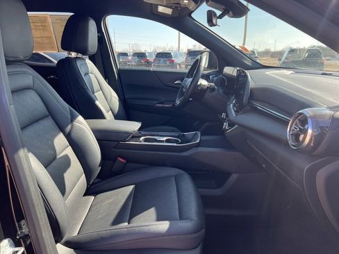 Used 2025 Chevrolet Equinox LT w/ Convenience Package II image 17