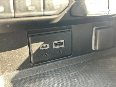 Used 2021 GMC Yukon SLT w/ SLT Luxury Package image 20