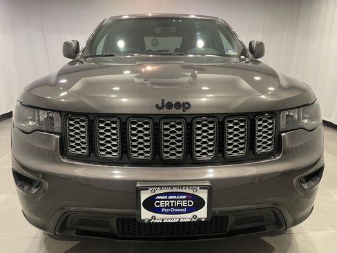 Used 2019 Jeep Grand Cherokee Altitude image 2