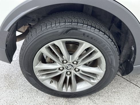 Used 2021 Toyota C-HR LE image 48