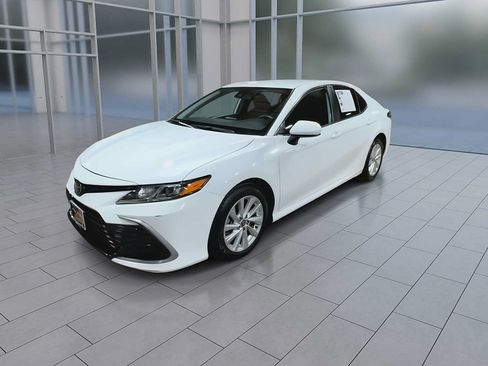 Used 2024 Toyota Camry LE FWD image 4