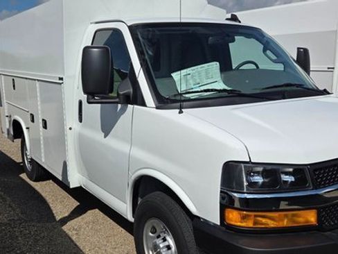 New 2025 Chevrolet Express 3500 w/ Power Convenience Package image 6