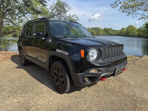 Used 2018 Jeep Renegade Trailhawk image 1