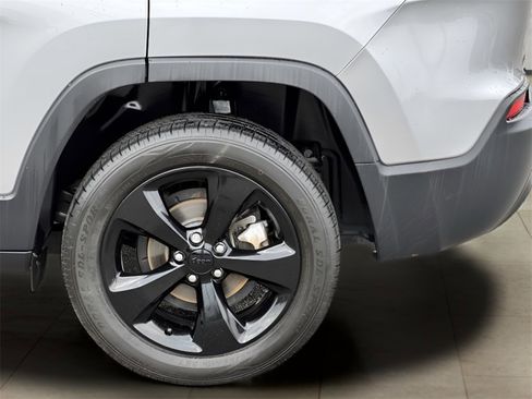 Used 2021 Jeep Cherokee Latitude Plus image 37