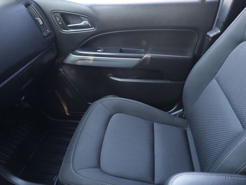 Used 2020 Chevrolet Colorado LT w/ Safety Package RWD image 6
