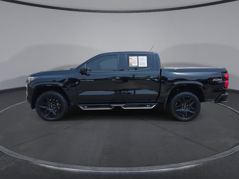 Used 2025 Chevrolet Colorado Z71 w/ Technology Package AWD/4WD image 5