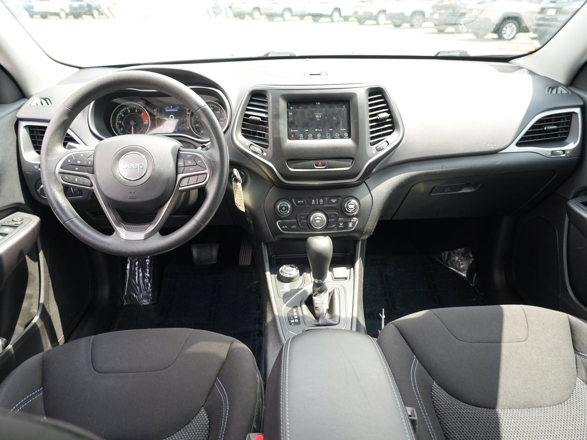 Used 2019 Jeep Cherokee Latitude w/ Popular Appearance Group AWD/4WD image 27