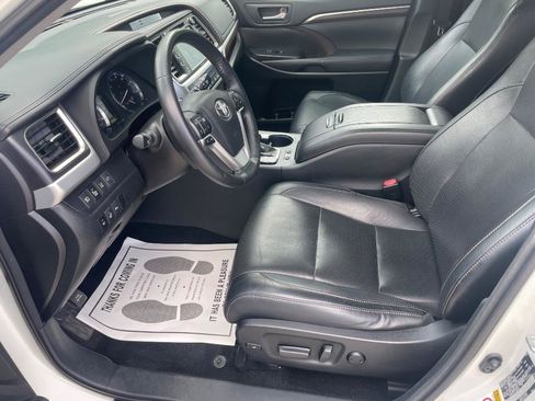 Used 2015 Toyota Highlander Limited Platinum AWD/4WD image 12