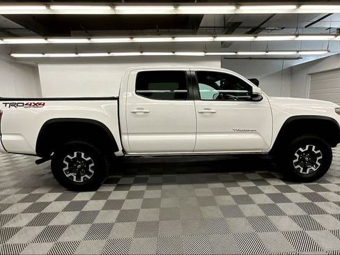 Used 2023 Toyota Tacoma TRD Off-Road w/ Technology Package image 15