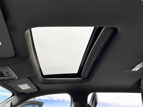 Used 2025 GMC Sierra 2500 Denali image 7