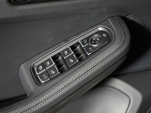 New 2026 Porsche Macan image 16