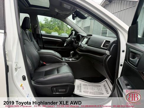 Used 2019 Toyota Highlander XLE AWD/4WD image 14