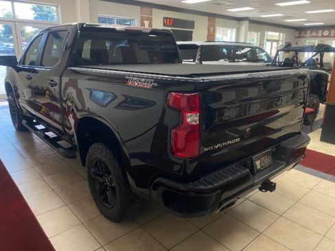 Used 2021 Chevrolet Silverado 1500 Custom Trail Boss AWD/4WD image 2