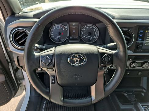 Used 2017 Toyota Tacoma TRD Sport w/ Tow Package (A/T) AWD/4WD image 24