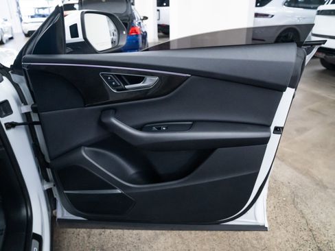 Used 2021 Audi Q8 Prestige w/ Prestige Package image 24