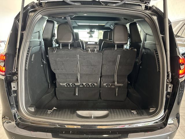 Used 2026 Chrysler Pacifica Limited FWD image 16
