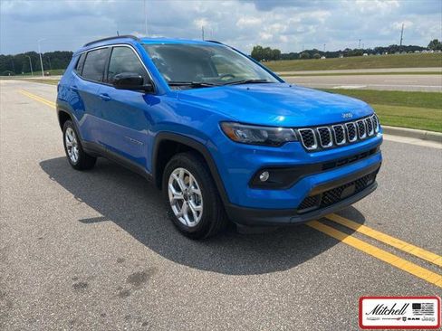 Certified 2025 Jeep Compass Latitude image 1