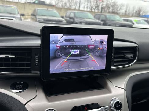 Used 2022 Ford Explorer XLT w/ Equipment Group 202A image 28