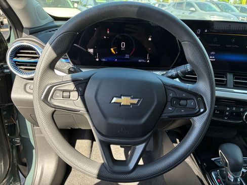 Used 2025 Chevrolet Trax LT image 27