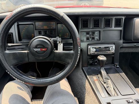 Used 1987 Chevrolet Corvette Coupe RWD image 17