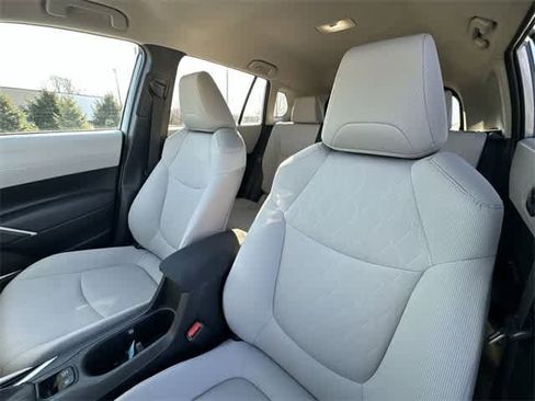 Used 2024 Toyota Corolla Cross LE image 15
