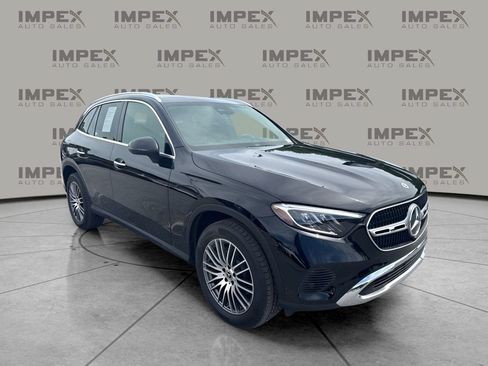 Used 2025 Mercedes-Benz GLC 300 image 4