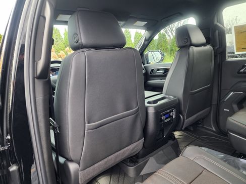 New 2026 Chevrolet Suburban High Country image 15
