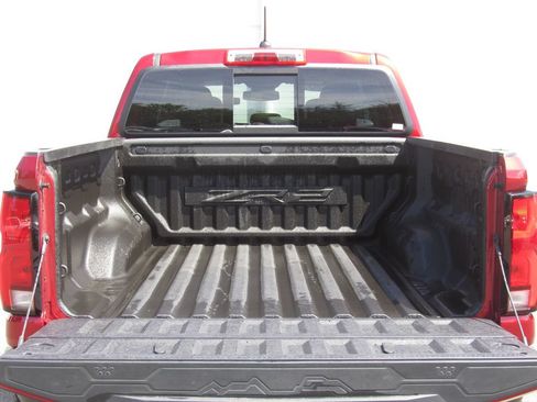 Used 2024 Chevrolet Colorado ZR2 w/ ZR2 Convenience Package III AWD/4WD image 8