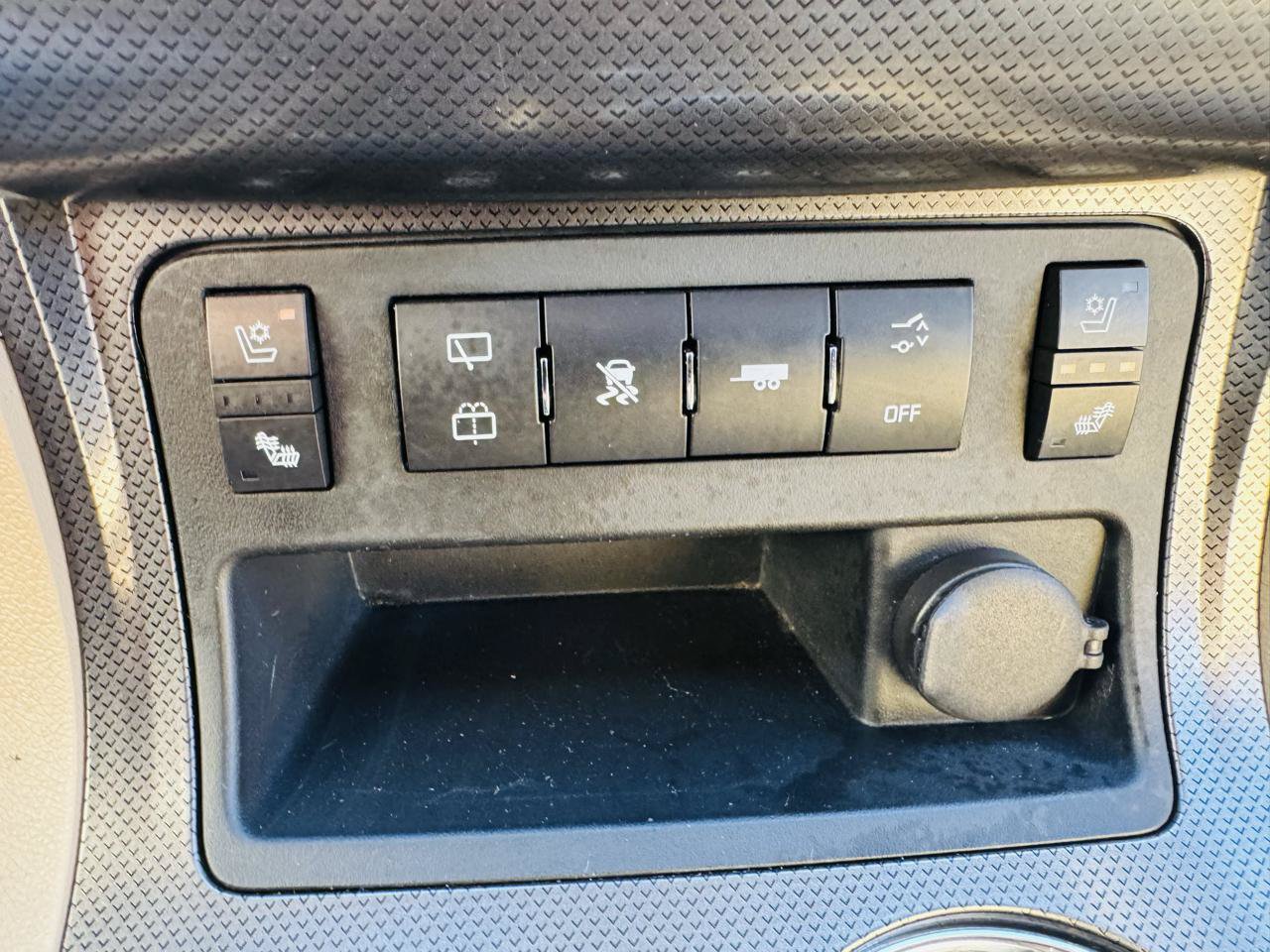 Used 2011 Chevrolet Traverse LTZ AWD/4WD image 45