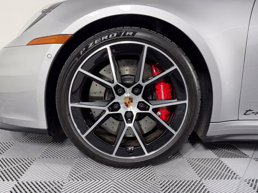 Certified 2026 Porsche 911 Targa 4 GTS AWD/4WD image 19