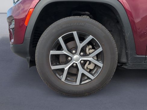 Used 2024 Jeep Grand Cherokee Limited AWD/4WD image 8