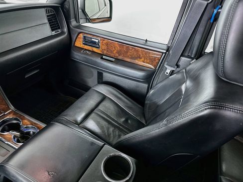 Used 2015 Lincoln Navigator 4WD image 25