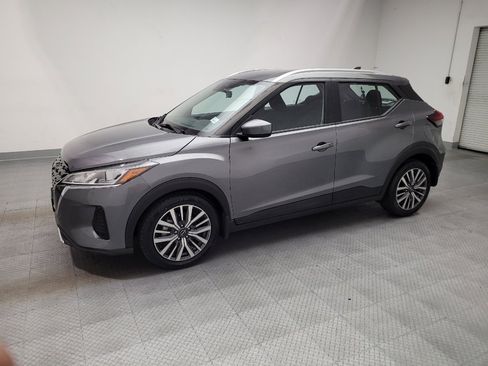 Used 2024 Nissan Kicks SV FWD image 2