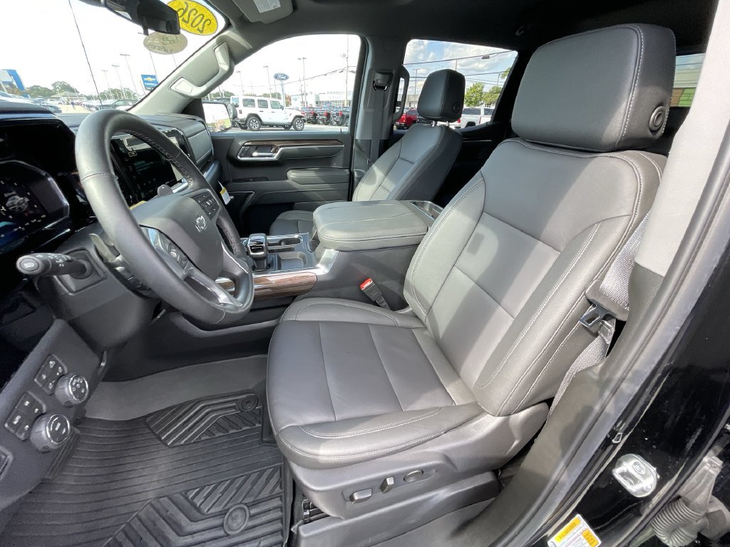 Used 2026 Chevrolet Silverado 1500 RST AWD/4WD image 18