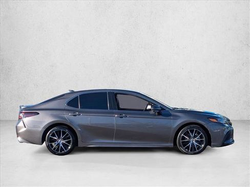 Used 2023 Toyota Camry SE image 4