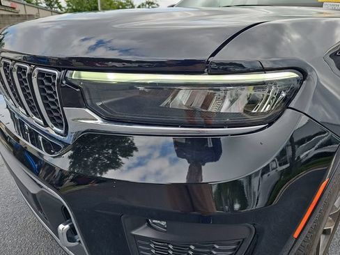 Used 2023 Jeep Grand Cherokee Overland w/ Luxury Tech Group IV AWD/4WD image 33