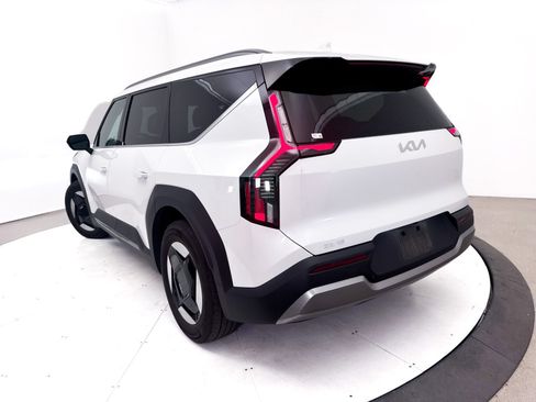Certified 2024 Kia EV9 Wind AWD/4WD image 8